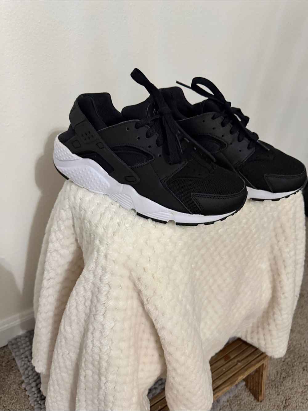 Nike Women's Black and White Low-Top Sneakers